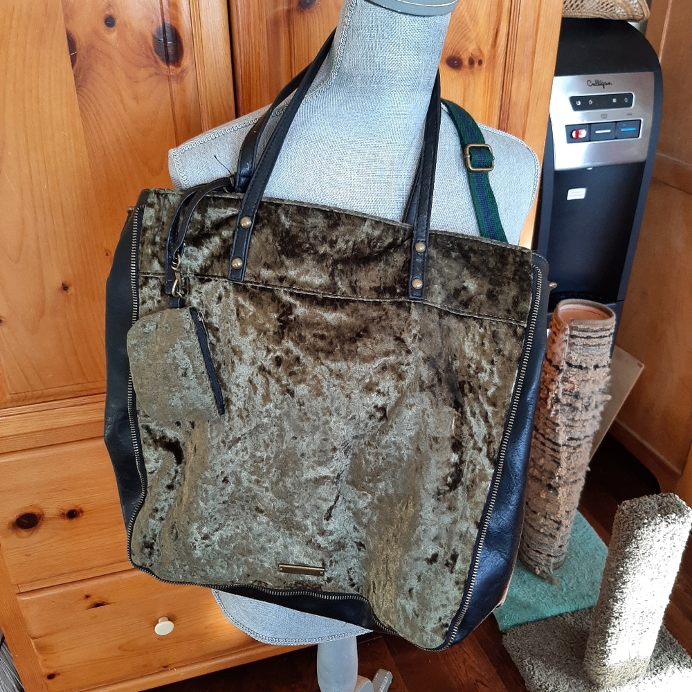 Madden Girl velvet overnight bag/ tote - Picture 2 of 4